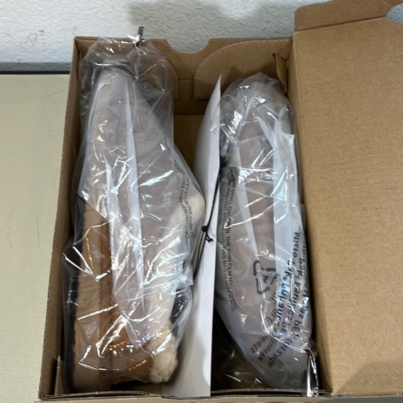 Brand new with box Thereabouts Anapali Kids Unisex Slip-On Slippers size 12,13M - Picture 3 of 4